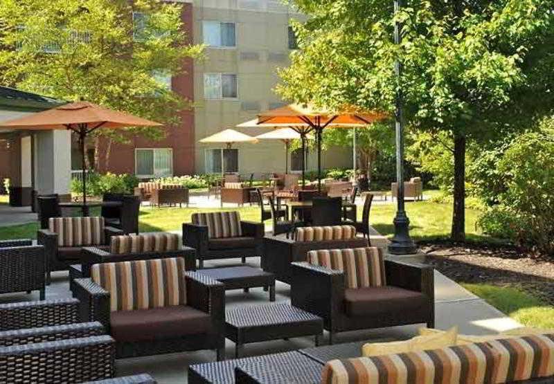 Courtyard Woodbridge 3*