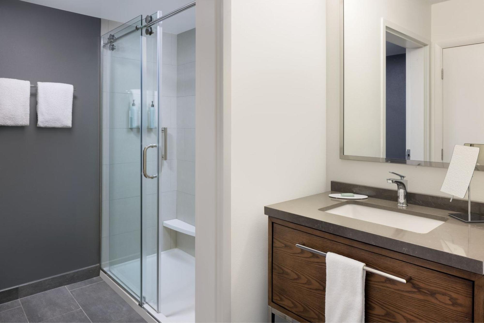 Courtyard Woodbridge 3* Edison