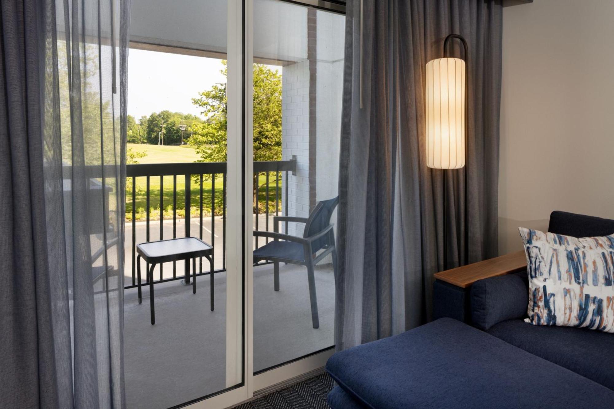 Courtyard Woodbridge 3* Edison