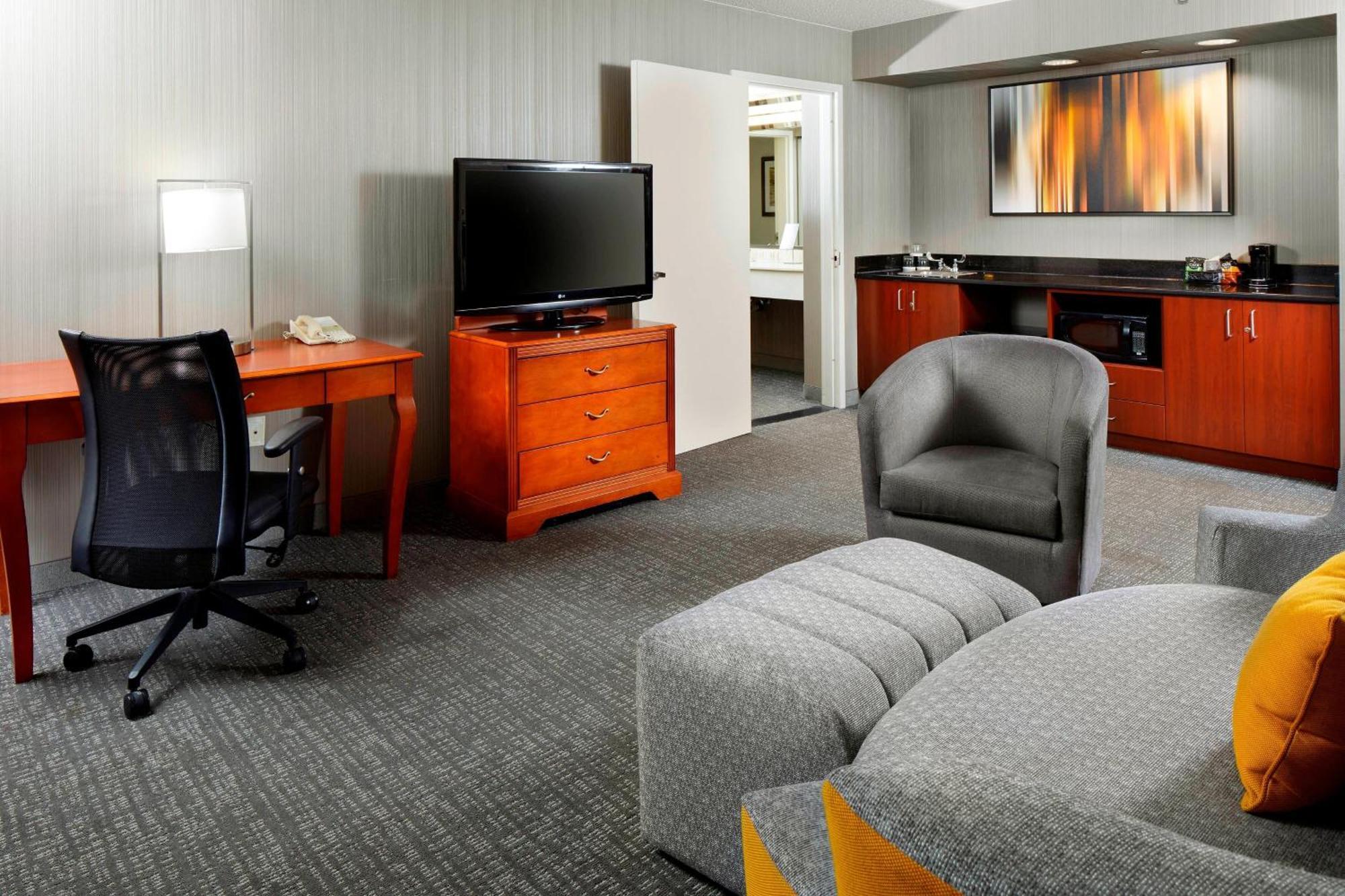 Courtyard Woodbridge 3* Edison