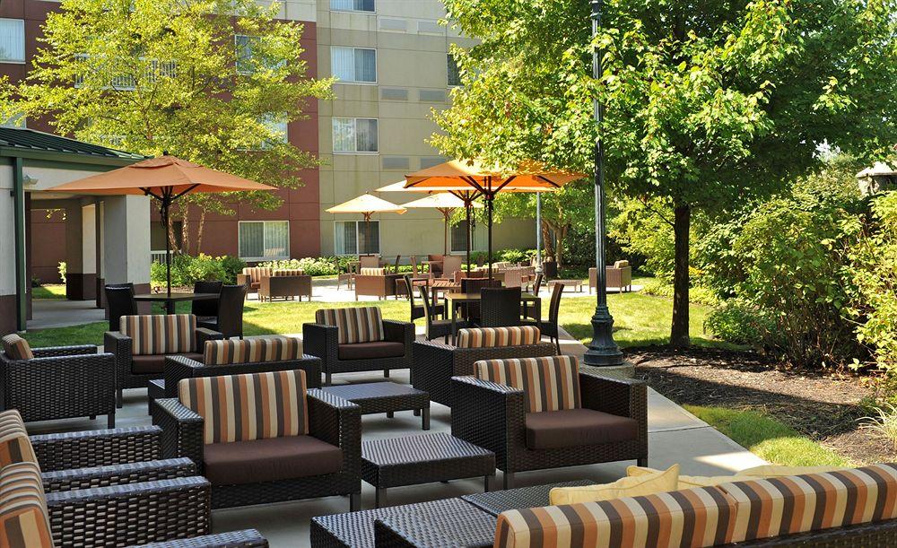 Courtyard Woodbridge 3*