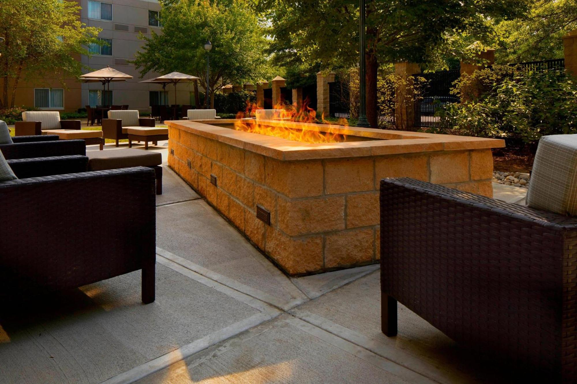 Courtyard Woodbridge Edison